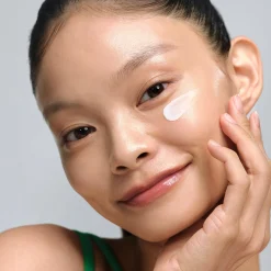 Green Tea Hyaluronic Hydrating Sun Serum SPF50 Sérum Solaire