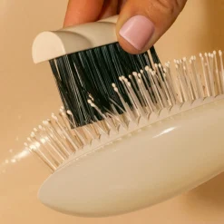 La Brosse N°04 la Miracle Dêmêlante et Massante